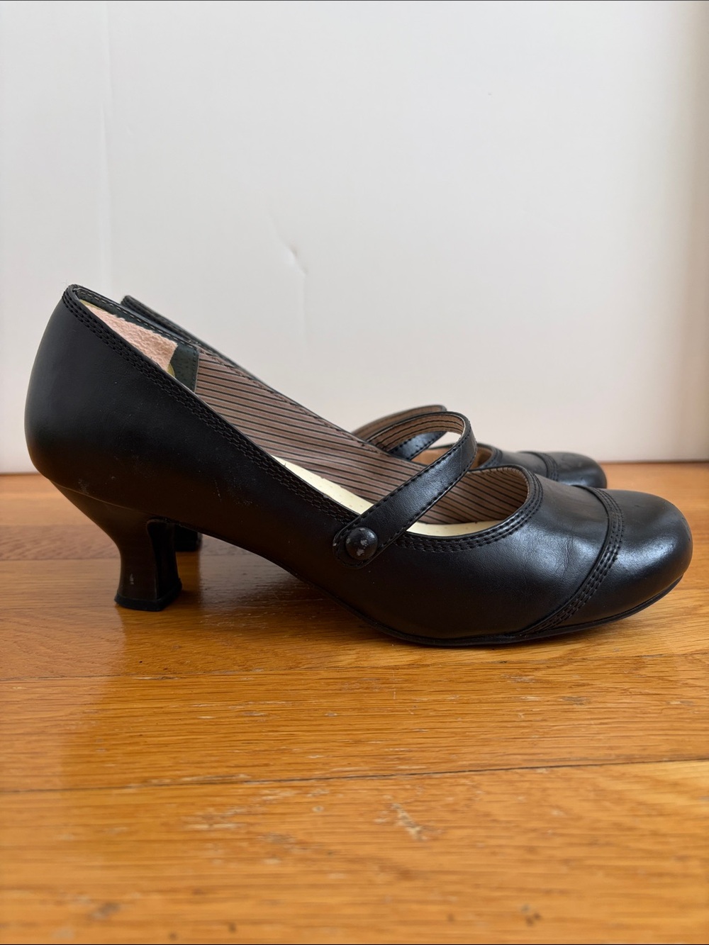 Size 9 M Black Mary Jane Shoes Stack Heels Retro Rubber Sole